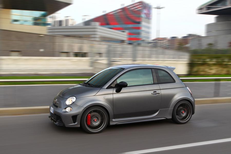  Abarth 695 Biposto 2014 года  (фото 25 из 32)